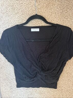 vestique Black Twist-Front Crop Top